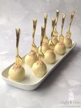 Wedding cake pops favours